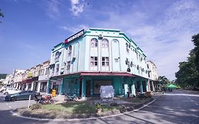 Hotel Night Queen Salak Tinggi